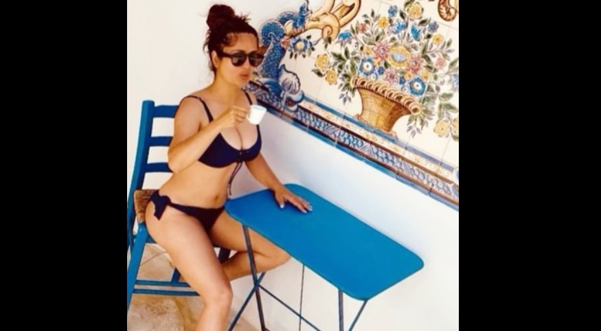 salma-hayek-paros-3279