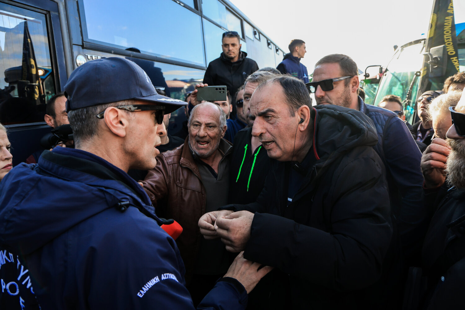 [382518] ΑΓΡΟΤΙΚΟ ΜΠΛΟΚΟ ΣΤΗ ΝΙΚΑΙΑ ΛΑΡΙΣΑΣ (EUROKINISSI)