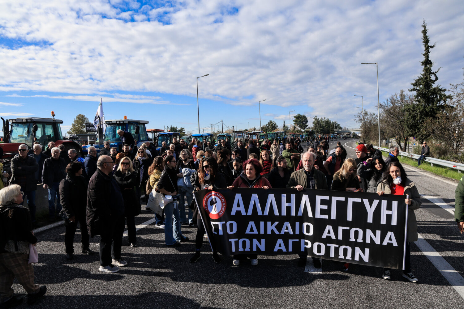 [382518] ΑΓΡΟΤΙΚΟ ΜΠΛΟΚΟ ΣΤΗ ΝΙΚΑΙΑ ΛΑΡΙΣΑΣ (EUROKINISSI)
